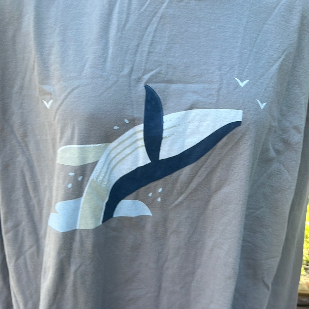 Comfort Wash long sleeve graphic shirt with a jumping whale 100% cotton men’s XL